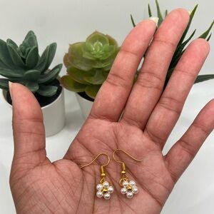 Dainty Daisy Flower Drop Earrings